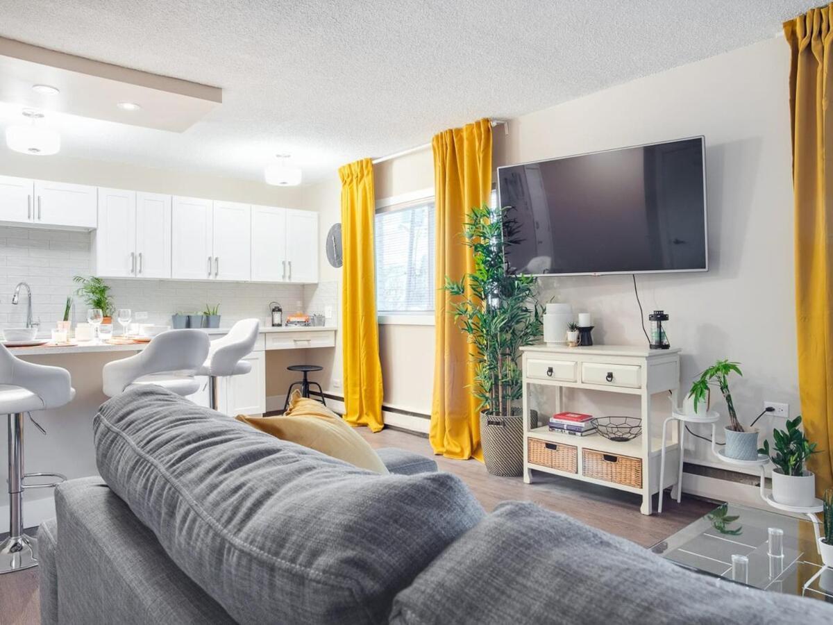 Gorgeous 2Br Condo W Parking Patio Coffee! YYC Exterior foto