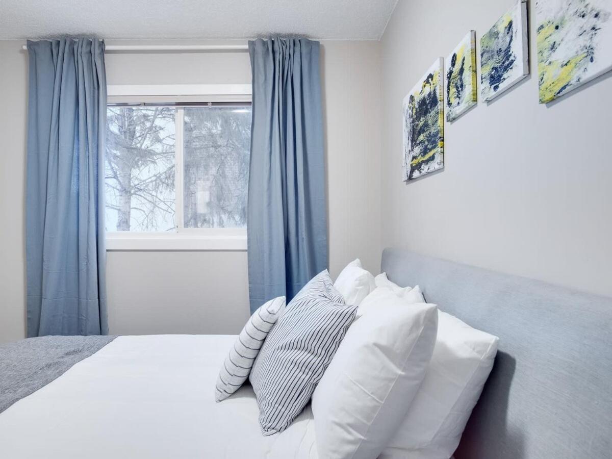 Gorgeous 2Br Condo W Parking Patio Coffee! YYC Exterior foto