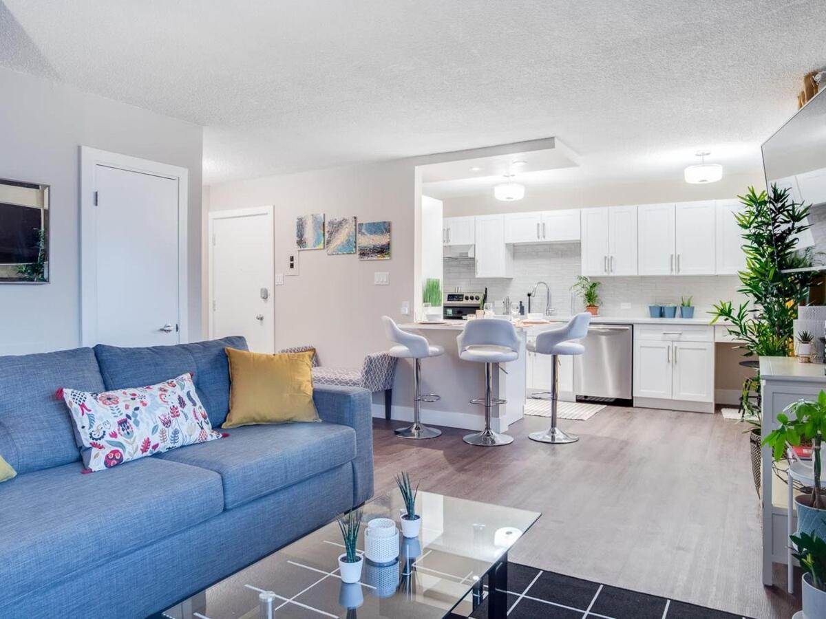 Gorgeous 2Br Condo W Parking Patio Coffee! YYC Exterior foto